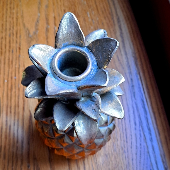 2 Gold accents pieces.  🍍  🍏 Pineapple Candlestick. - Picture 3 of 4